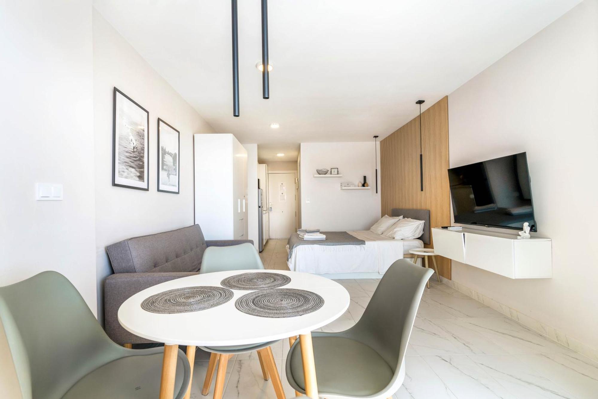 Modern Studio Apartment With Sea Views 5 Min From The Beach Sitio de Calahonda エクステリア 写真